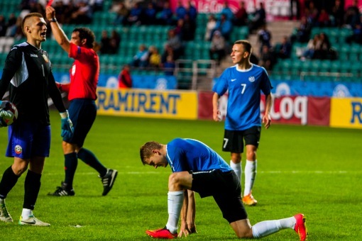 Hetk, mil Hannes Anier teenis Eestile penalti ja vastaste kaitsja minema saadeti. Foto: Gertrud Alatare