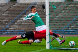 Igor Subbotin üritamas palli Tallinna Kalevi väravasse susata. Foto: Gertrud Alatare