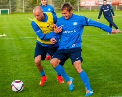 Lindpere Eesti koondise trennis Alo Bärengrubiga müramas. Foto: Gertrud Alatare