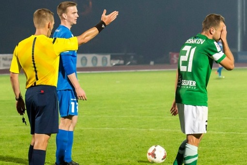 Sergei Mošnikov eemaldati väljakult. Foto: Rein Murakas