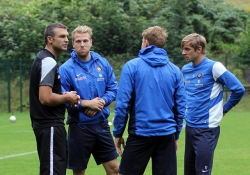 Vasakult: Stipic, Henri Anier, Hannes Anier ja leedukas Arvydas Novikovas. Foto: Aue Erzgebirge