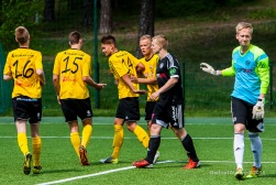 Pärnakad rõõmustamas Kalju vastu. Foto: Gertrud Alatare