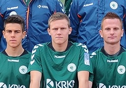 Kauber (keskel) Krka särgis. Foto: NK Krka