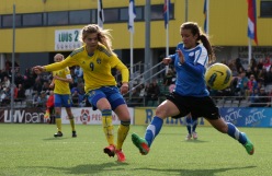 Tüdrukute U-17 koondis tänavu heitluses Rootsi eakaaslastega. Foto: Jana Pipar