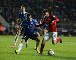 Lallana mängib murtud roietega