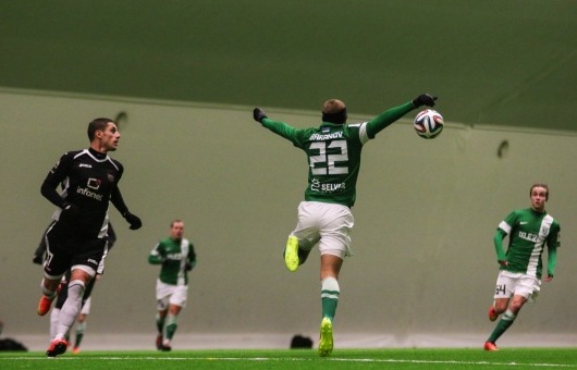 Nikita Baranov üritas reedel 3:0 võidumängus Infoneti vastu lausa õhku tõusta, et pallile järgi jõuda. Foto: Jana Pipar
