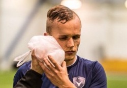 Eelmises mängus kostitati Larinit küünarnukiga. Foto: kylmaoja.net