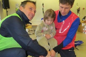 Jalgpallitipud sportisid asendus- ja turvakodude noortega