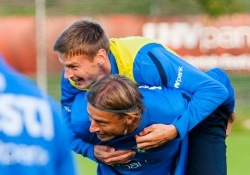 Aleksandr Dmitrijev ja Sergei Pareiko suve lõpus Eesti koondise treeningul - mõlema mehe tulevik on hetkel veel segane. Foto: Gertrud Alatare