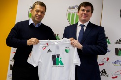 Levadia tegevjuht Theimo Tülp (vasakul) koos St. Peter Line'i esindajaga. Foto: Gertrud Alatare