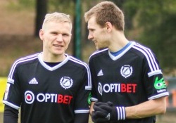 Ats Purje (vasakul) leidis sõbrad debüüdil üles. Foto: Jana Pipar