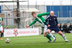 Juhan Jograf Siim (rohevalges) viis Flora juhtima, ent meeskond sai lõpuks ikkagi 1:3 kaotuse. Foto: Brit Maria Tael
