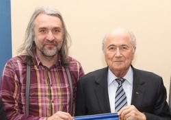 Aivar Pohlak vasakul, FIFA president Sepp Blatter paremal. Foto: FIFA