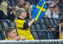 Rootsi fännid päevad ärevalt järgmist ööd ootama. Foto: Jana Pipar