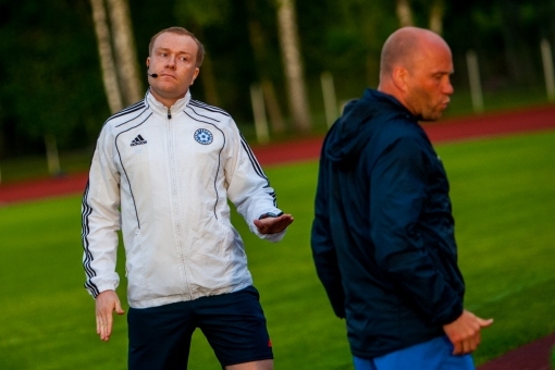 Neljanda kohtuniku Martin Lemberi ja pingilt alustanud Liivo Leetma näod räägivad enda eest. Foto: Gertrud Alatare