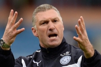 Leicesteri loots vallandati telefoni teel