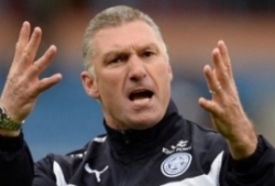Leicesteri loots vallandati telefoni teel