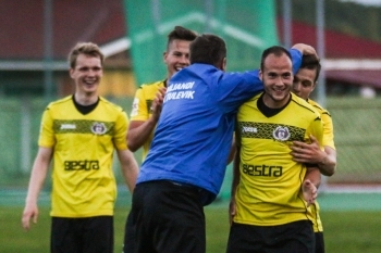 Menüüs esmalt Tulevik, siis Hajduk