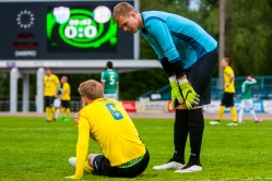 0:0 püsis Viljandi jaoks napid 3 minutit - seejärel tuli käed põlvedele panna ning 0:4 kaotusega leppida. Foto: Gertrud Alatare