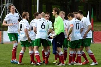 Esiliiga B-s 10-meheliste meeskondade paraad