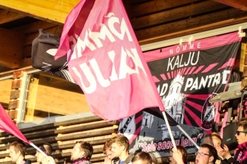 Kalju fännid aitavad pimedatel jalgpallielamust saada