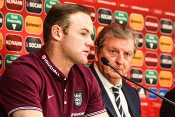 Hodgson: me ei tahtnud Rooneyga riskida