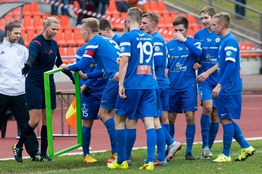 Tammeka mängijad tegid Sepa staadioni teemalise väravatähistuse. Foto: Rein Murakas