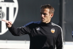 Neville sai Valencia peatreeneriks