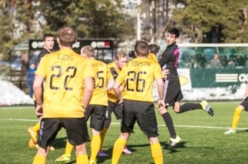 Tarvas võtab mõõtu U-18 poistega