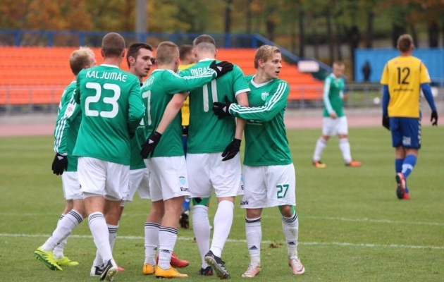 Levadia meeskond Pärnu vastu väravat tähistamas. Foto: Brit Maria Tael