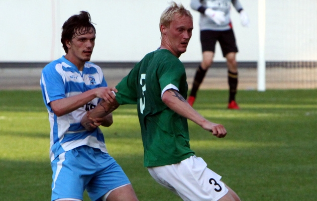 Viljandi uus peatreener Sander Post kandmas Flora särki Tbilissi Dinamo vastu (2010). Foto: Catherine Kõrtsmik.